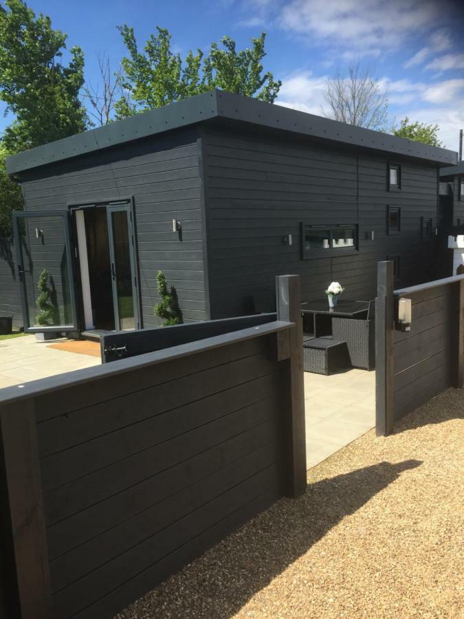Willow Court Farm Studio South & Petting Farm, 8 Mins From Legoland & Windsor, 15 Mins From Lapland Uk エクステリア 写真